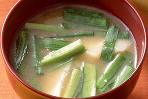 にらとじゃがいものみそ汁