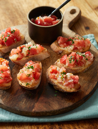 甘酢玉ねぎとトマトのブルスケッタ