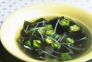 わかめとオクラのスープ