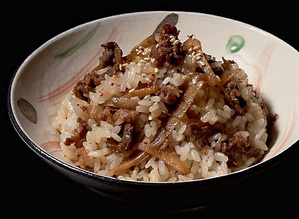 牛肉とごぼうの混ぜご飯