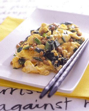 納豆とにらの卵炒め