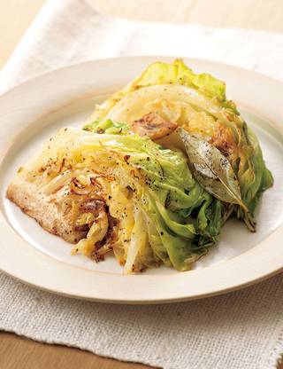春キャベツの蒸し焼き