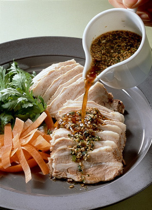 ゆで豚の香味ソースかけ